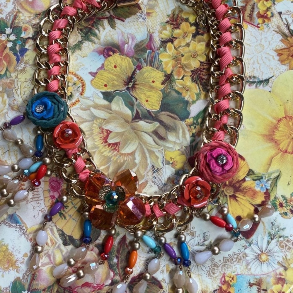 Necklace woman